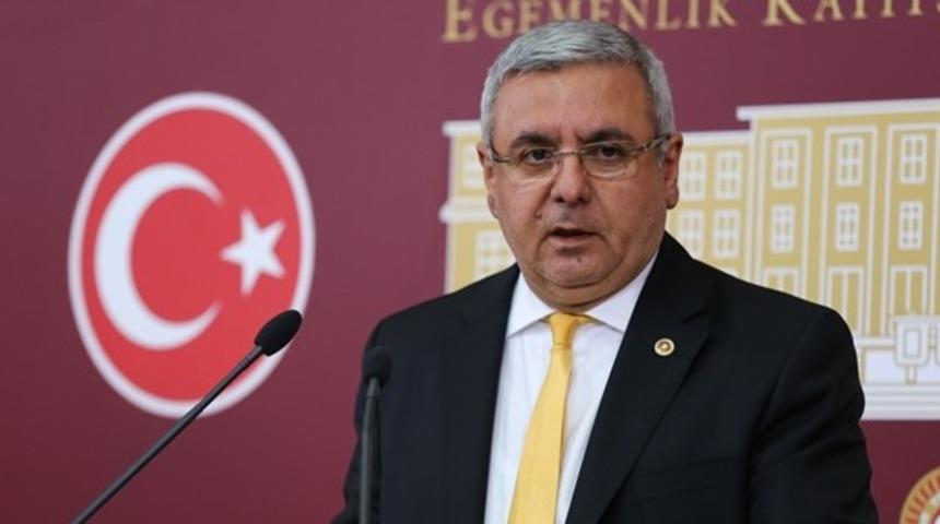 AK Partili Mehmet Metiner: Meclis'te israf had safhadaydı