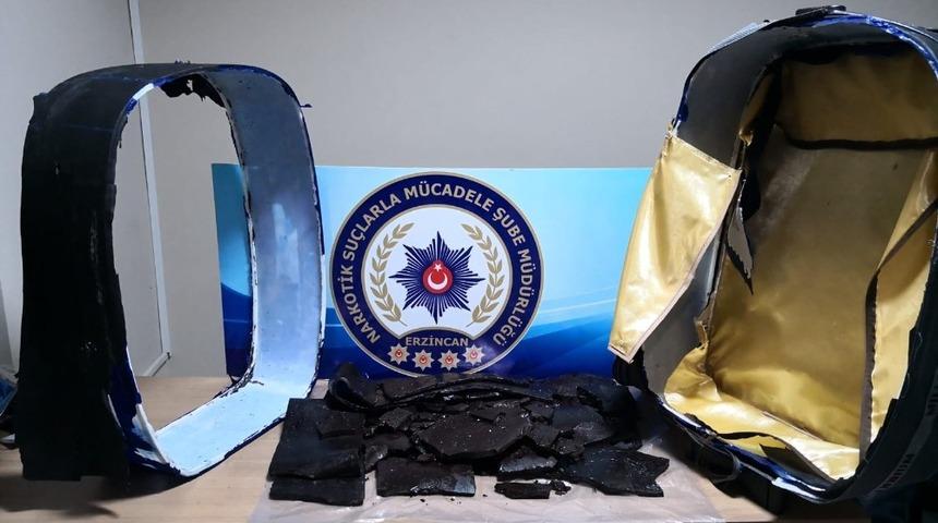 Erzincan&rsquo;da afyon sakızı ve uyuşturucu hap ele ge&ccedil;irildi