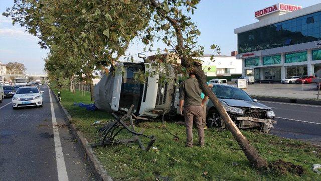 Samsun’da otomobil ile kamyonet çarpıştı