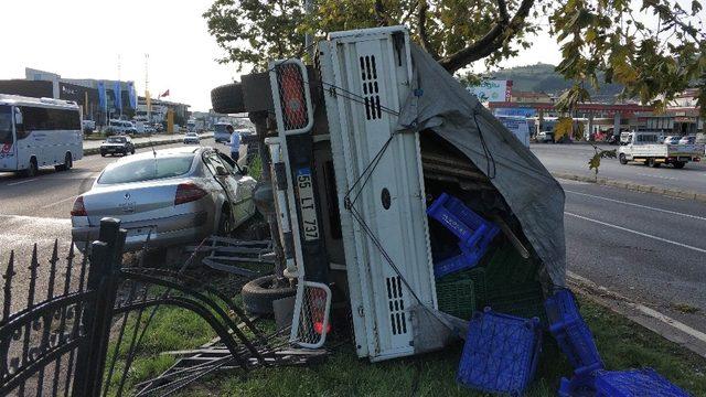 Samsun’da otomobil ile kamyonet çarpıştı