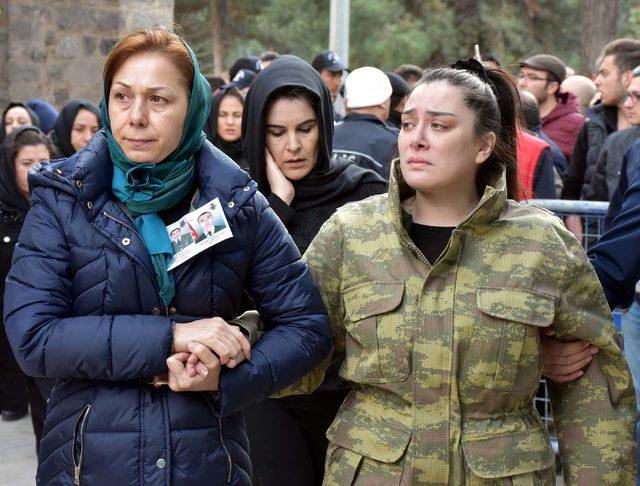 Şehit annesi: O teröristlerin oğlumun evlilik yıl dönümünde yakalanması en büyük armağan