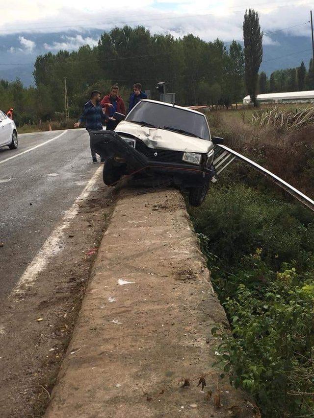 Simav-Emet Karayolu’nun 4. kilometresindeki köprü kazalara davetiye çıkartıyor