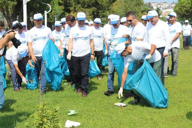 Başkan çöp topladı