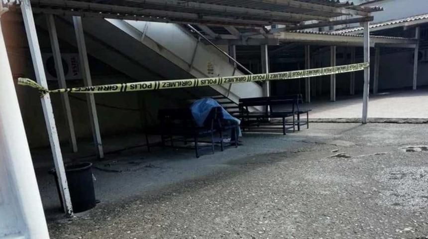 Hastane bah&ccedil;esinde bank &uuml;zerinde &ouml;l&uuml; bulundu