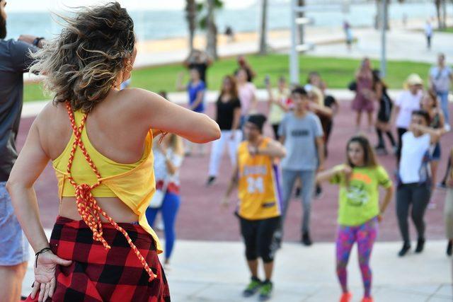 Mersin sahillerinde ’Zumba’