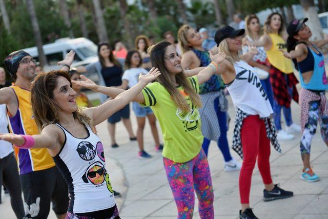 Mersin sahillerinde ’Zumba’