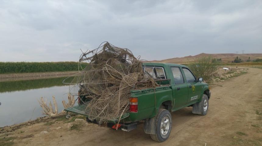 Kızılırmak avcıların bıraktığı ağlardan temizlendi