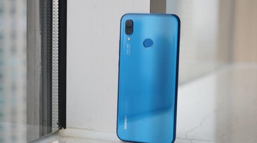 Huawei&rsquo;nin yeni telefonu tuhaf tasarımıyla dikkat &ccedil;ekiyor