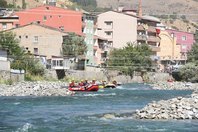 Çatak'ta Türkiye Rafting Şampiyonası'nda ikinci gün heyecanı