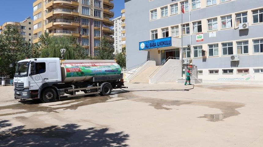 Karak&ouml;pr&uuml;&rsquo;deki okullar temizlendi