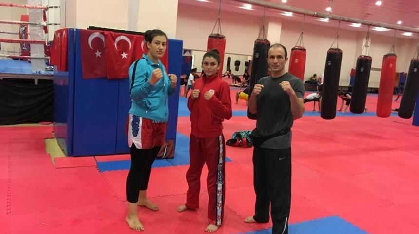 Balıkesirli bayan Kick Bokscular altın madalya peşinde