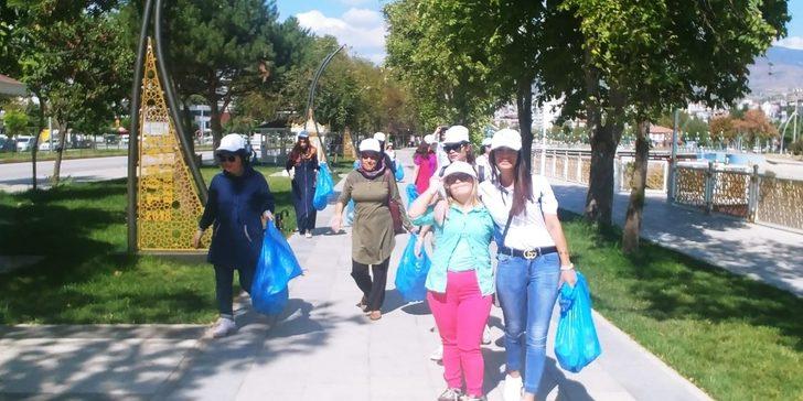 Dünya temizlik gününde çöp topladılar G5