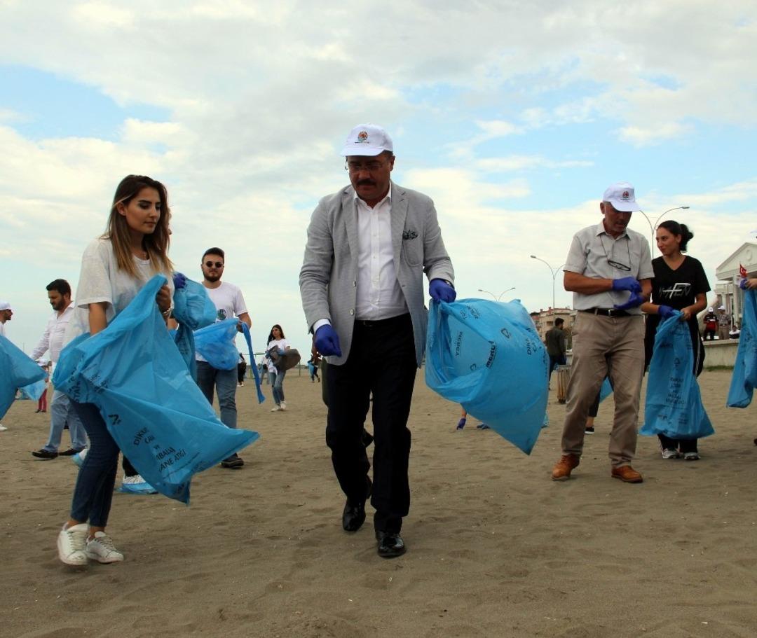 Samsun&rsquo;da sahiller &ccedil;&ouml;plerden arındırıldı