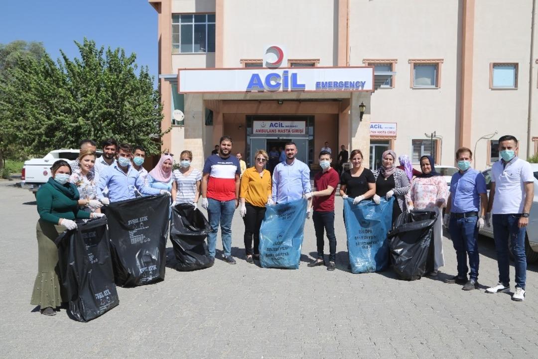 Silopililer &ccedil;&ouml;p toplayarak, &ccedil;evre temizliğine dikkat &ccedil;ekti