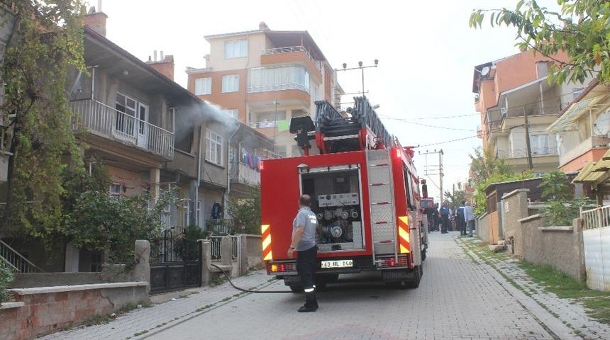 Tavşanlı&rsquo;da 2 katlı evde yangın