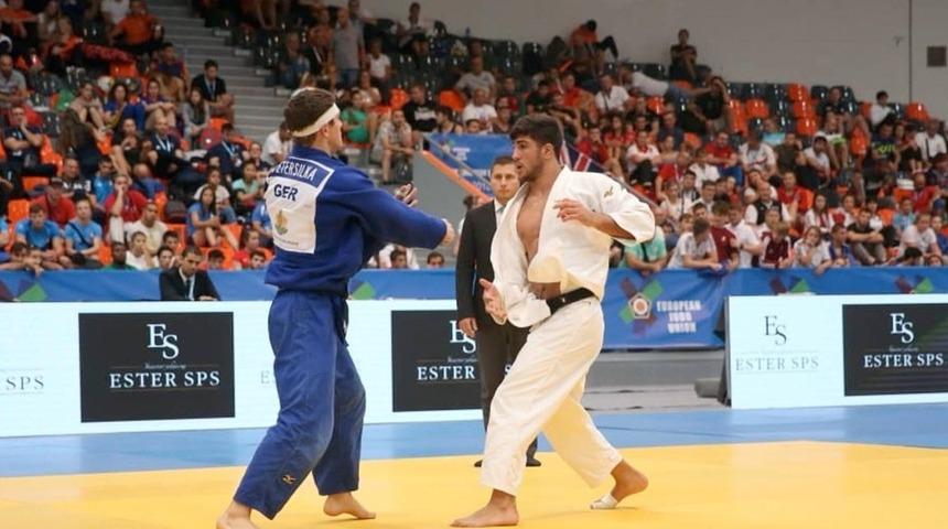 Manisa B&uuml;y&uuml;kşehir&rsquo;in judocusu Şişmanlar Avrupa 2&rsquo;ncisi oldu