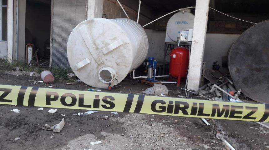 Tankın i&ccedil;inde baygın bulunan gen&ccedil; hastaneye kaldırıldı