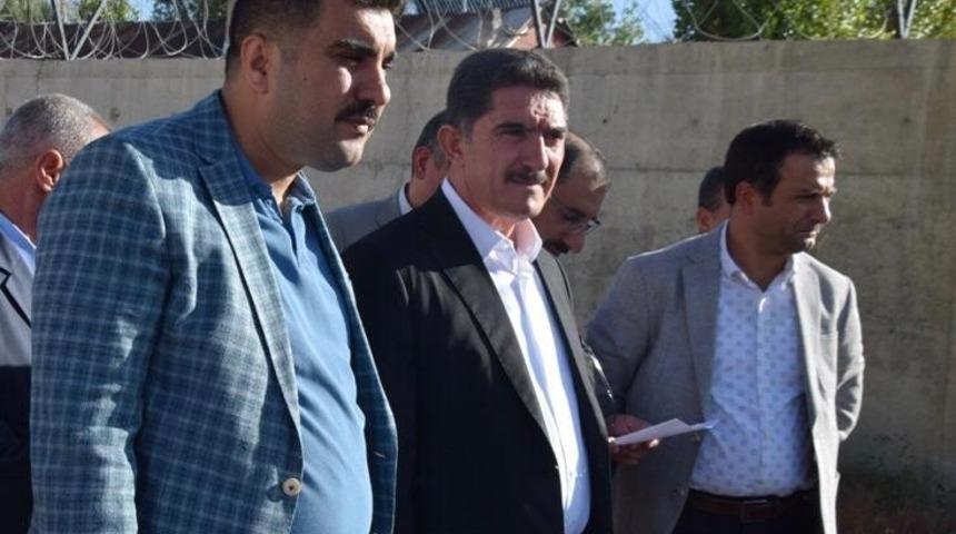 Milletvekili &Ccedil;elebi gaz sızıntısı olan 100. Yıl Mahallesi&rsquo;ni ziyaret etti