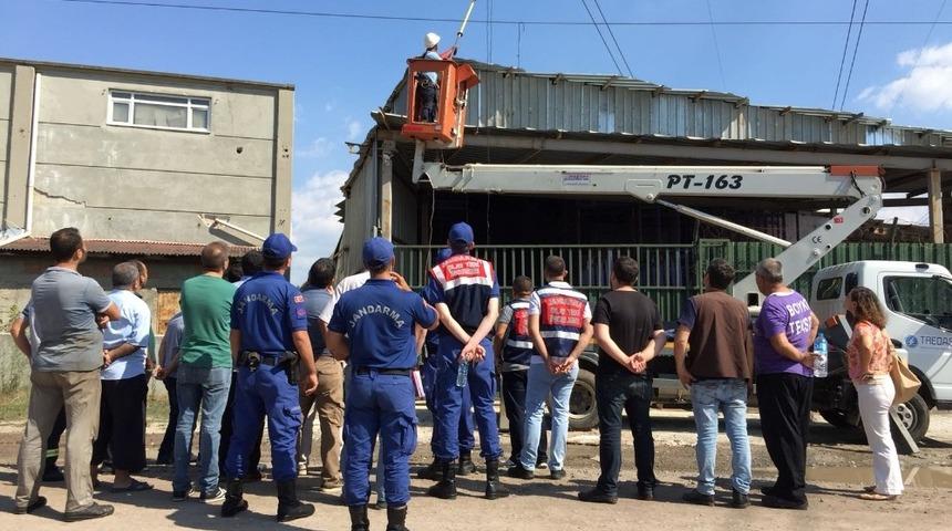 Fabrikada akıma kapılan iş&ccedil;i hayatını kaybetti