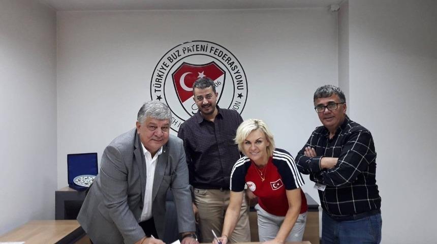 Anna ile resmi mukavele imzalandı