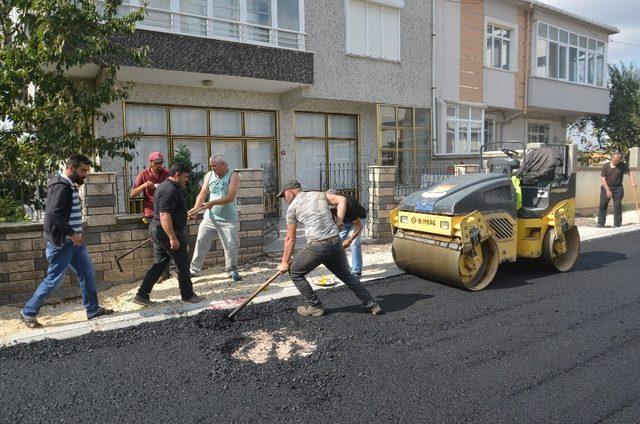 Ergene Belediyesi Sağlık Mahallesi’nde asfaltlama çalışmalarına devam ediyor