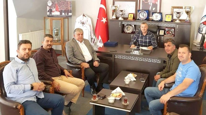 Buzun patronundan Kayak Kul&uuml;b&uuml;ne ziyaret