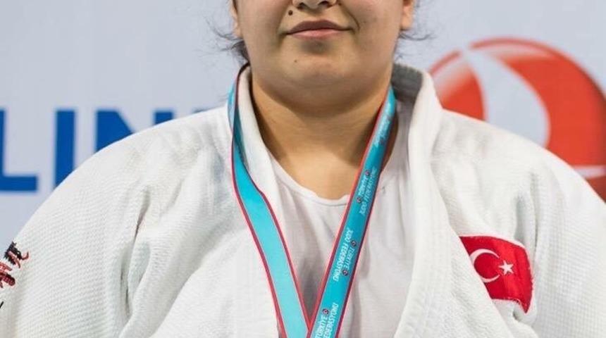 &Ccedil;aykur Rizespor Kul&uuml;b&uuml;&rsquo;n&uuml;n judo sporcusundan milli başarı