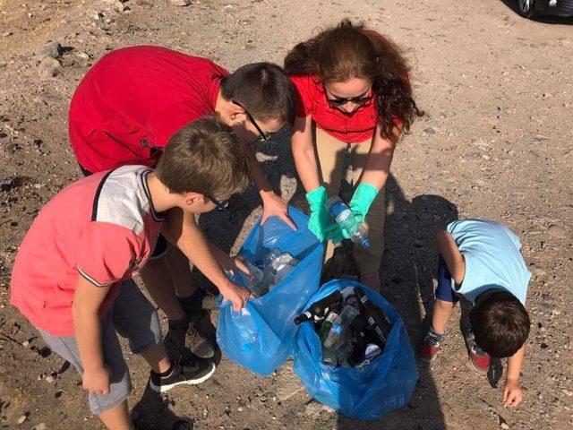 Kaymakam Duru, Dünya Çevre ve Temizlik Günü’nde çöp topladı