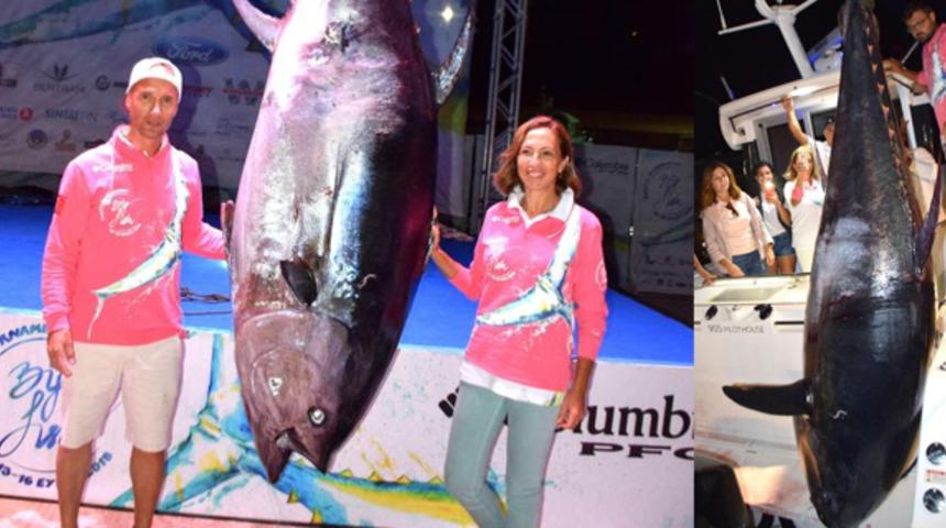 İzmir'de 305 kiloluk orkinos tüm zamanların rekoru oldu