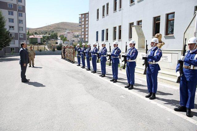 Vali Pehlivan, İl Jandarma Komutanı Bilgiç’i ziyaret etti