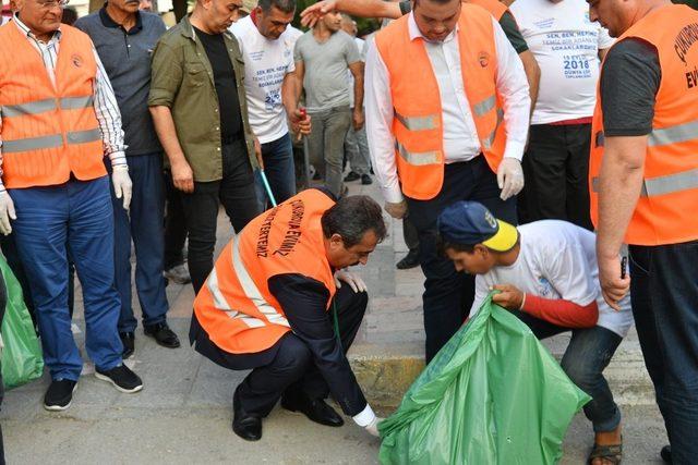 Başkan çetin çevre gönüllüleriyle beraber çöp topladı
