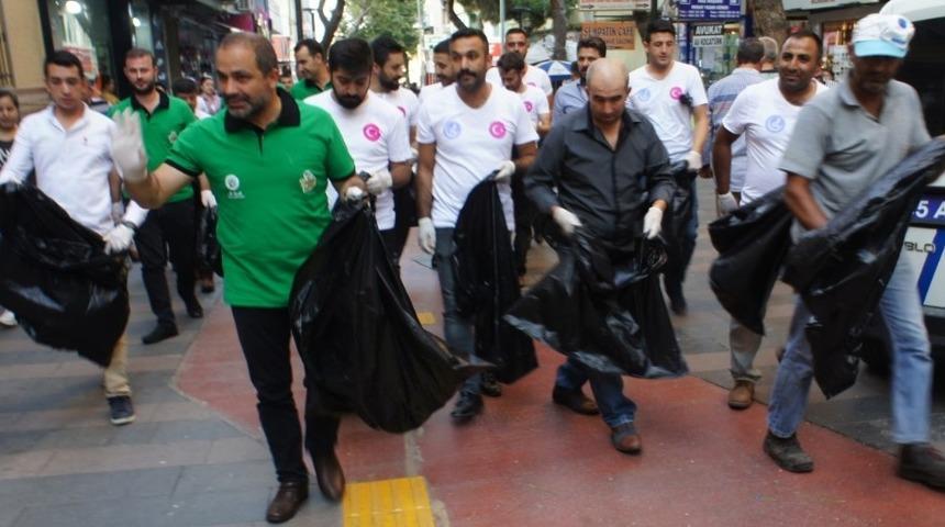 Alaşehir Belediyesinden &ccedil;&ouml;p toplama etkinliği
