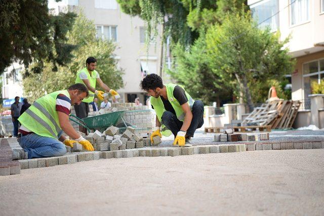 Altıeylül sokaklarına modern kilit parke taşı