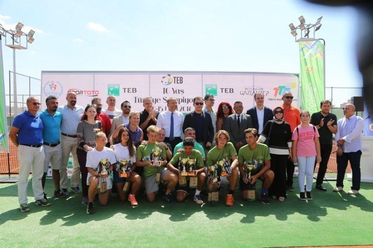 Tenis turnuvasında şampiyonlar belli oldu G1