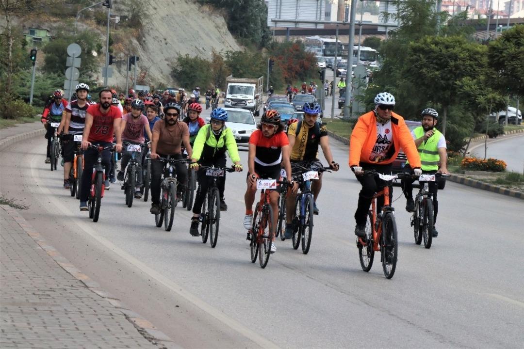 Karab&uuml;k&rsquo;te &lsquo;Trafikte bizde varız&rsquo; temalı bisiklet turu
