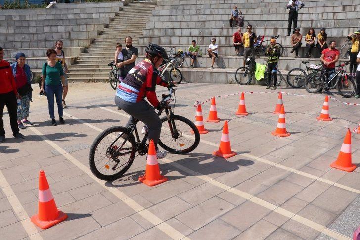 Karabük’te ‘Trafikte bizde varız’ temalı bisiklet turu G2
