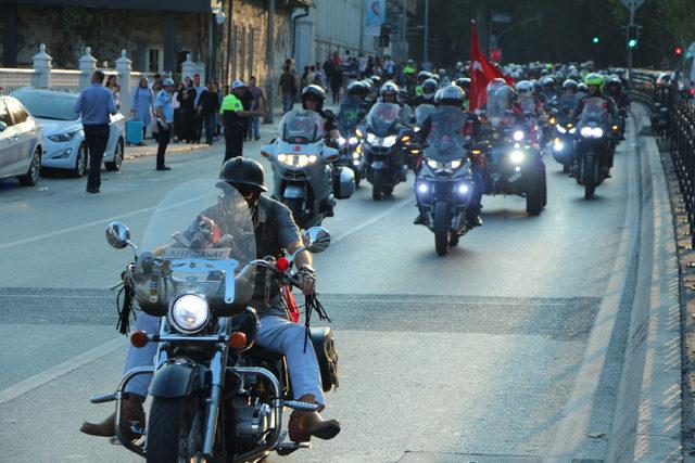 Motorculardan 15 Temmuz Şehitler Köprüsü'nde eylem