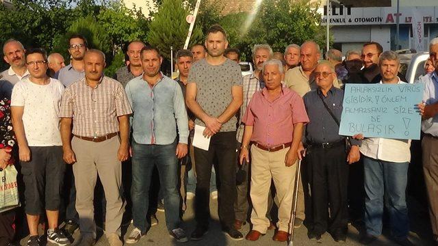 İzmir’de mahallelinin ’fuhuş’ eylemi