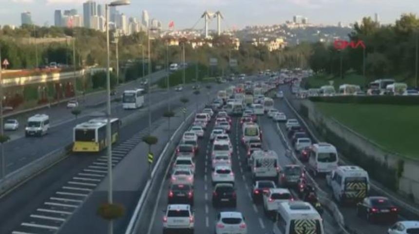 İstanbul yol durumu! İstanbul trafiğinde son dakika gelişmesi (İBB Trafik Yoğunluk Haritası)