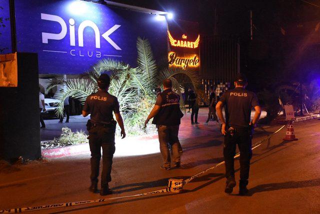 Gece kulübü önünde silahlı kavga: 4 yaralı