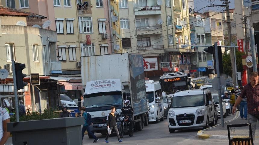 Balıkesir&rsquo;de trafiğinde &rsquo;eğitim&rsquo; yoğunluğu