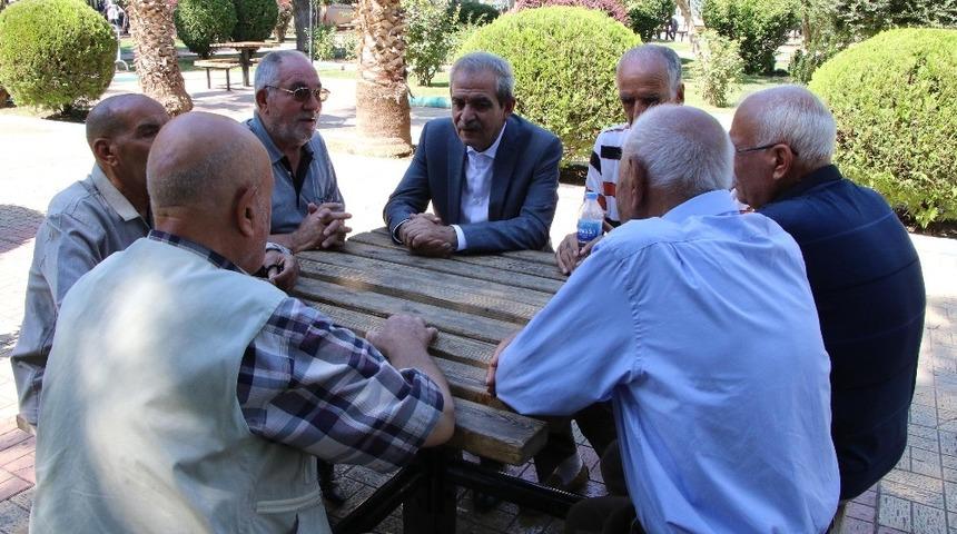 Demirkol, pazar mesaisini vatandaşlarla ge&ccedil;irdi