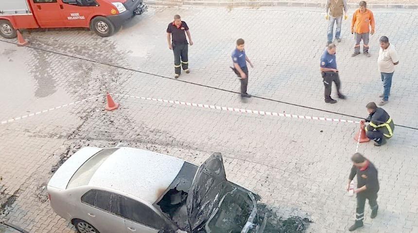 Park halindeki ara&ccedil; yakıldı