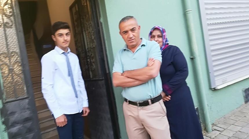 Ahmet okullu olmadı, evde kaldı