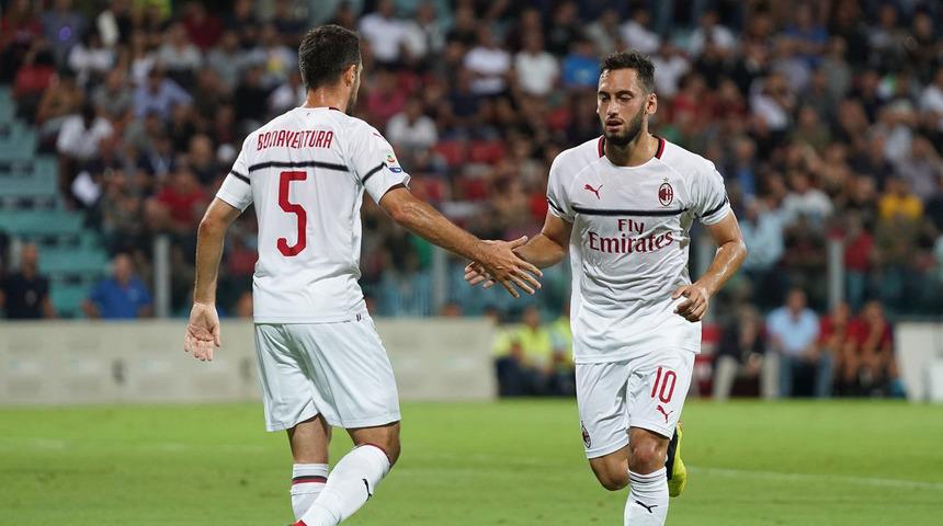 Hakan &Ccedil;alhanoğlu'nun Cagliari ma&ccedil;ında parmağı kırıldı