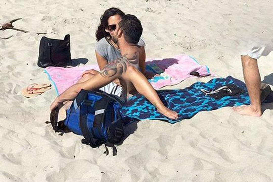 Bu &ccedil;ift ne yapıyor? Google kamerasına takılan bir garip g&ouml;r&uuml;nt&uuml;