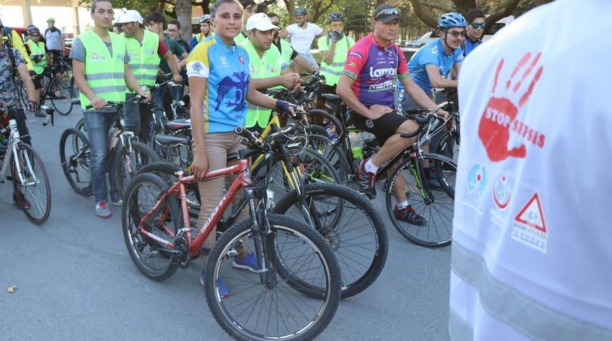 Sepsis G&uuml;n&uuml; nedeniyle 60 bisikletli pedal &ccedil;evirdi