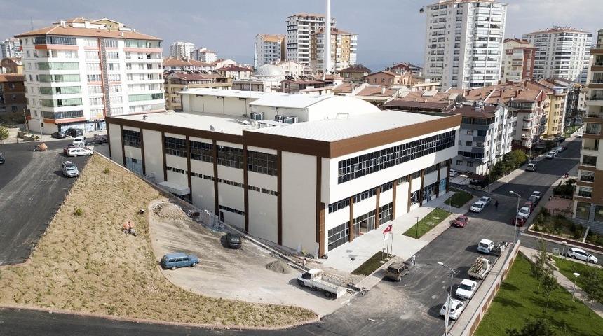 Mehmet Haberal Y&uuml;zme Havuzu kapılarını a&ccedil;ıyor