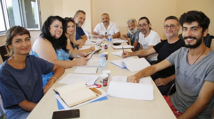 DHT&rsquo;den yeni oyun, &ldquo;Bu da Ge&ccedil;er Ya Hu&rdquo;