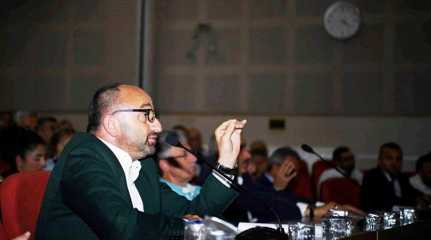 Başkan &Uuml;z&uuml;lmez, imar eleştirilerine tepki g&ouml;sterdi